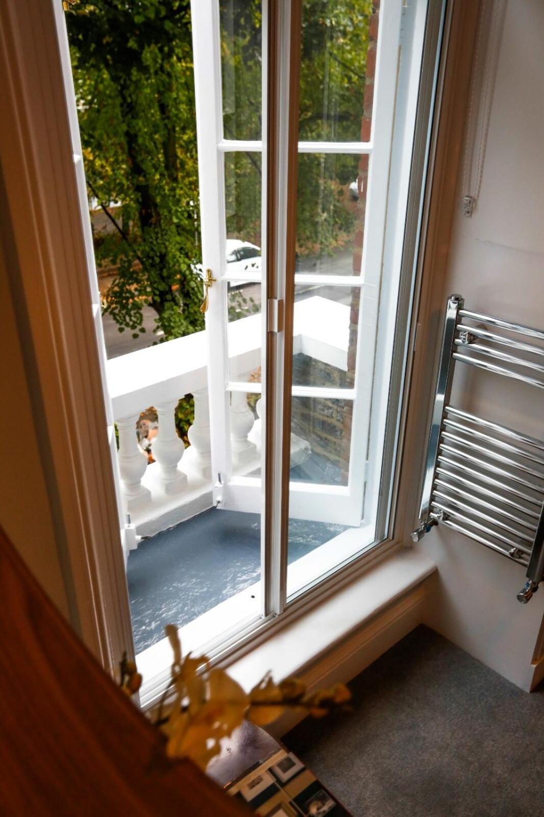 Cosy 1br With Balcony, East Putney,2min Tube Apartment