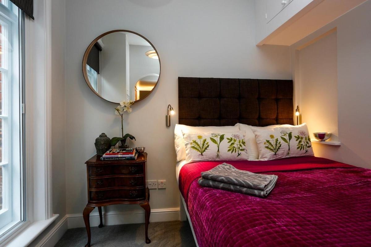 Cosy 1br With Balcony, East Putney,2min Tube Apartment *