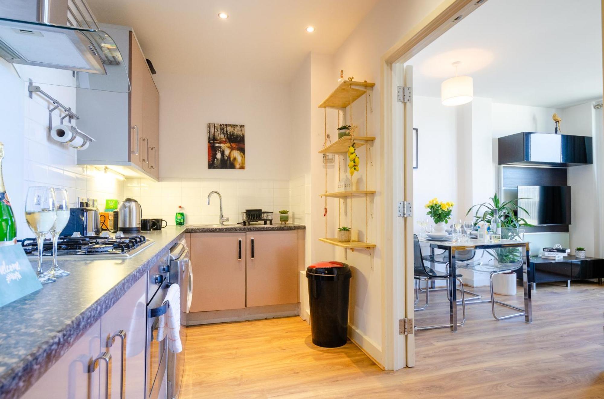 The Viewpoint - Modern Big 2 Bed Flat - Ideal For Longer Stays & Business Travel *