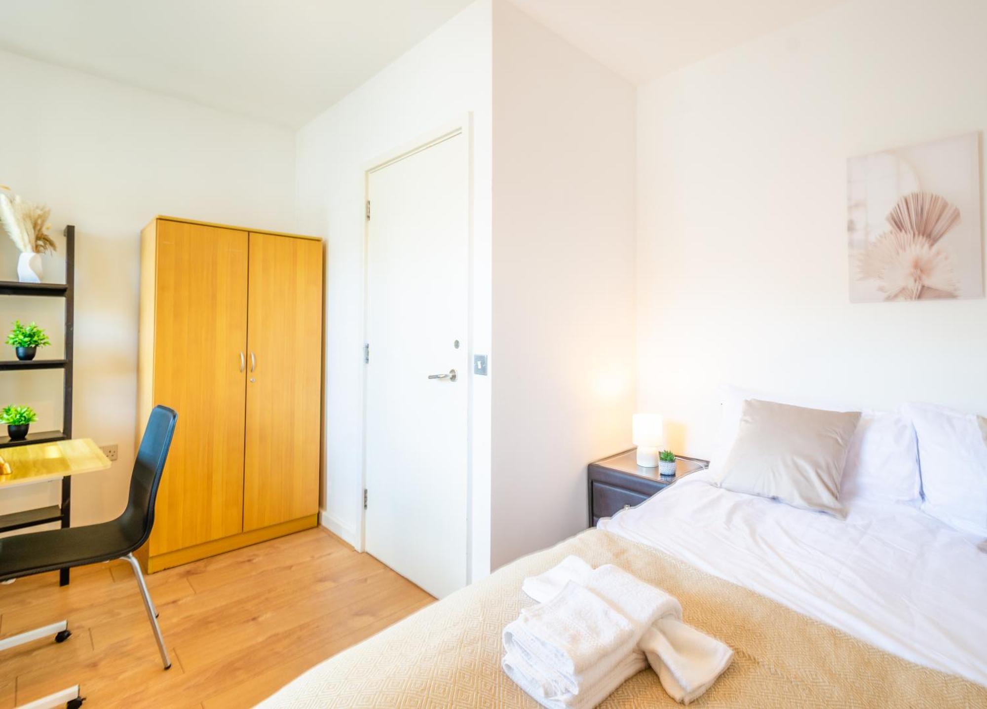 The Viewpoint - Modern Big 2 Bed Flat - Ideal For Longer Stays & Business Travel *