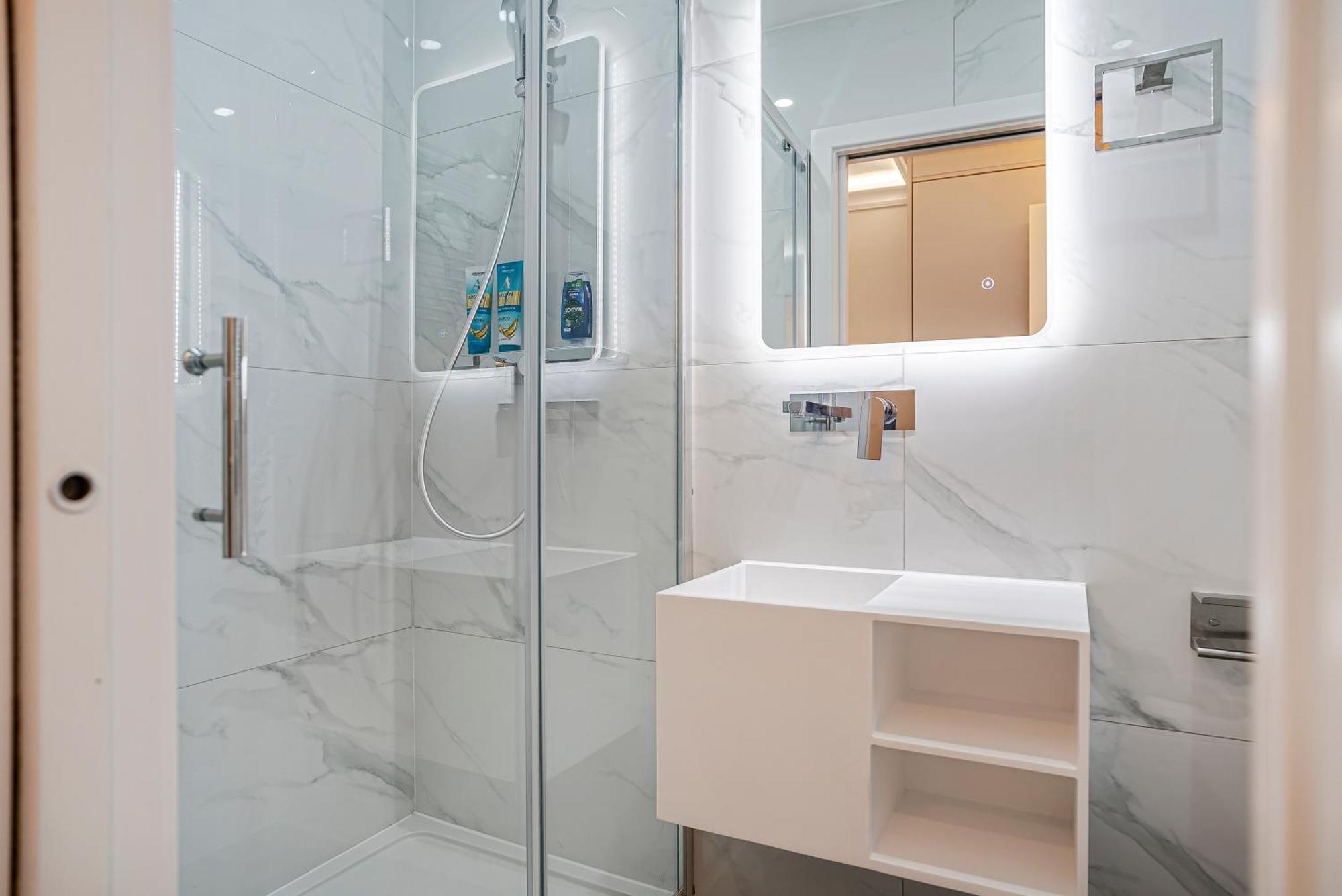 Apartment Modern Nw2 Self Check-in Pet Friendly *