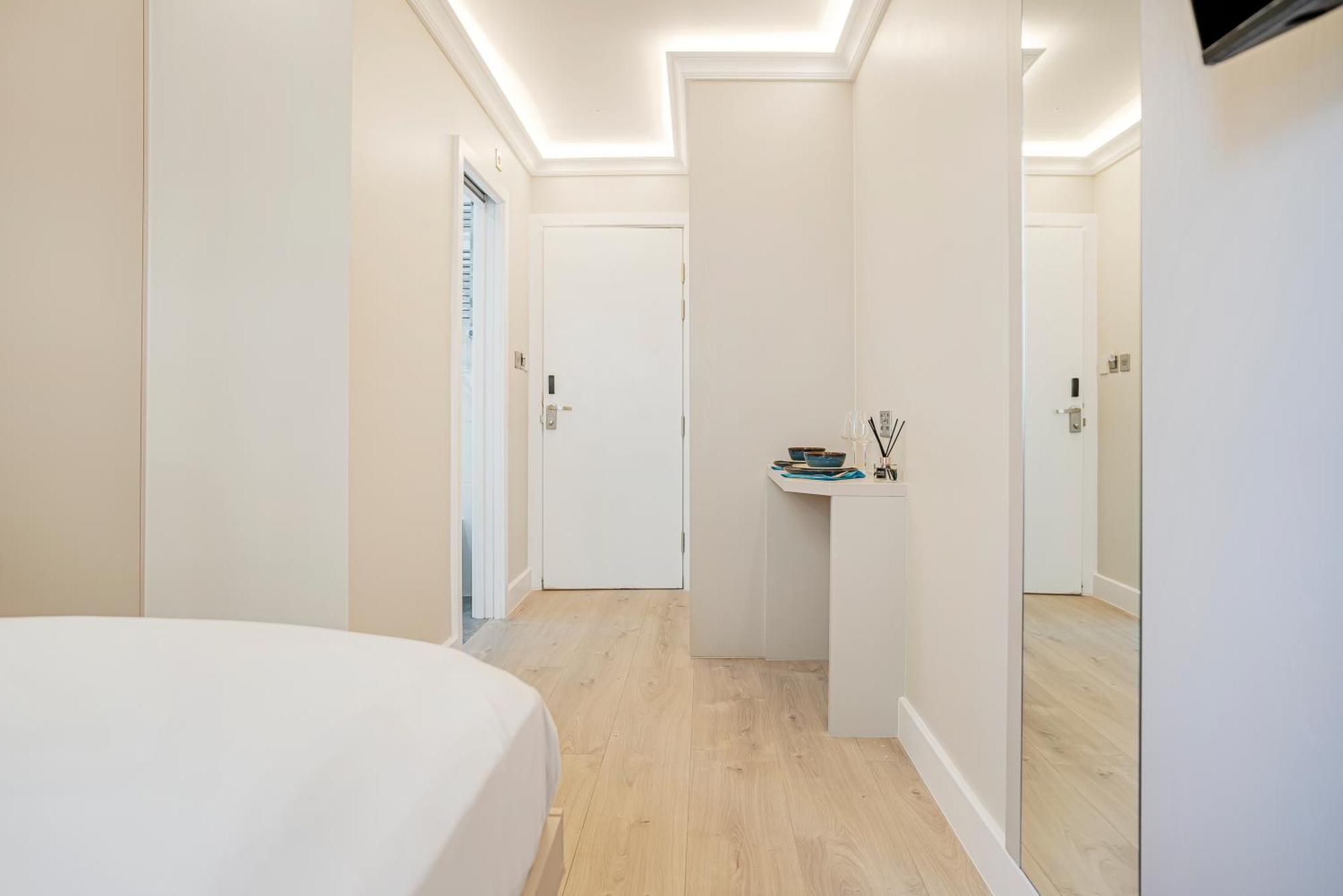 Modern Nw2 Self Check-in Pet Friendly London