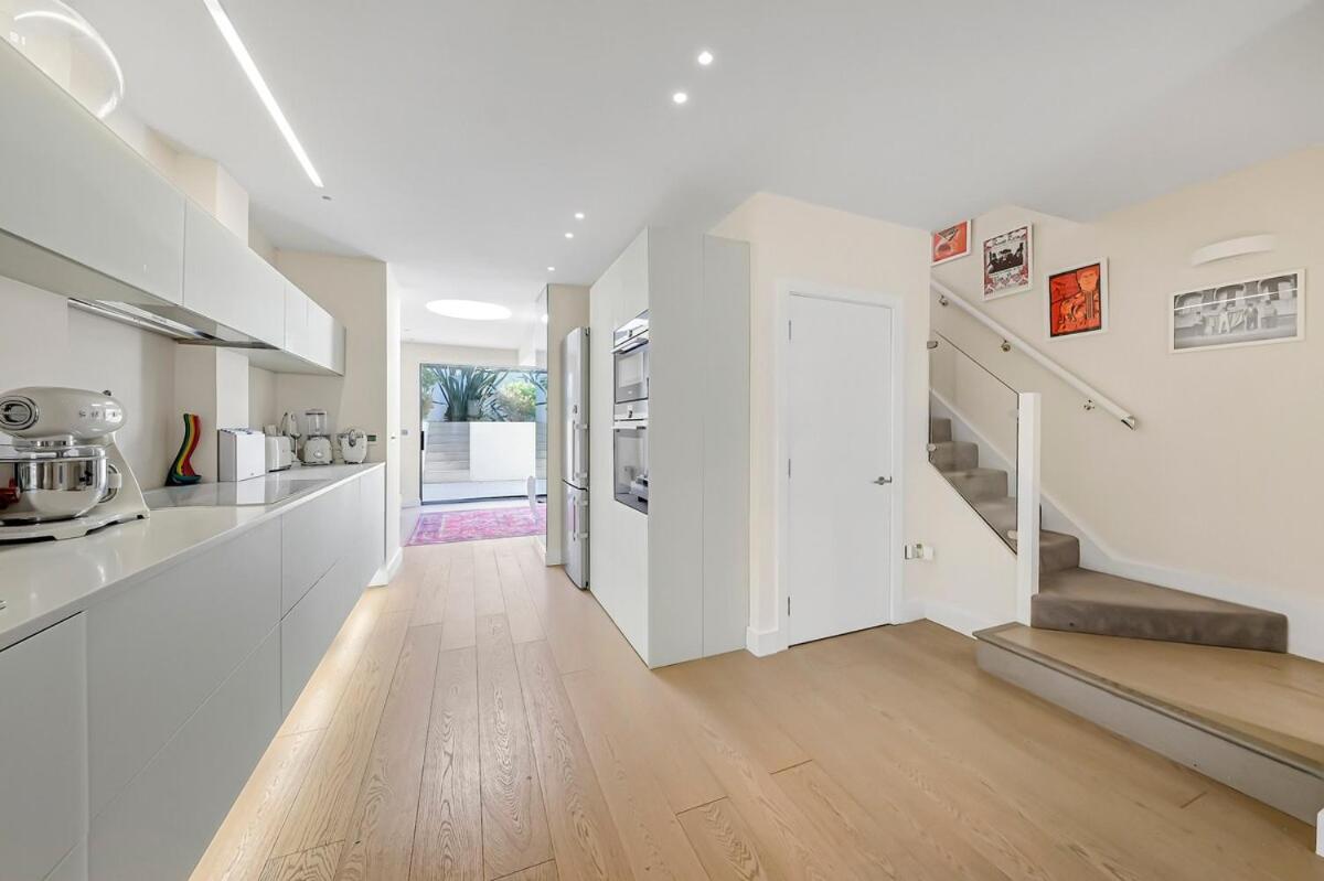 Pink Floyd 3br Flat In Maida Vale Near Notting Hill And Little Venice London