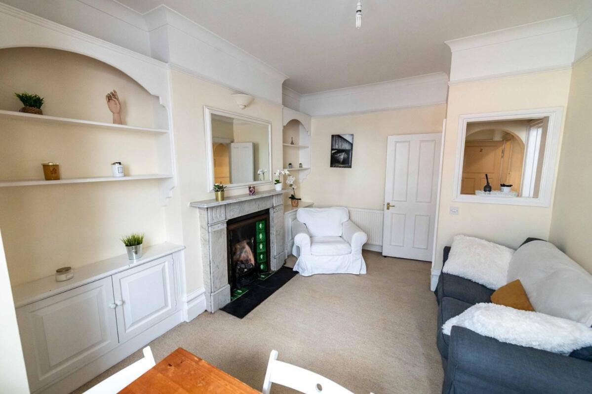Dancer Road - Cosy 2 Bed Flat * Londres