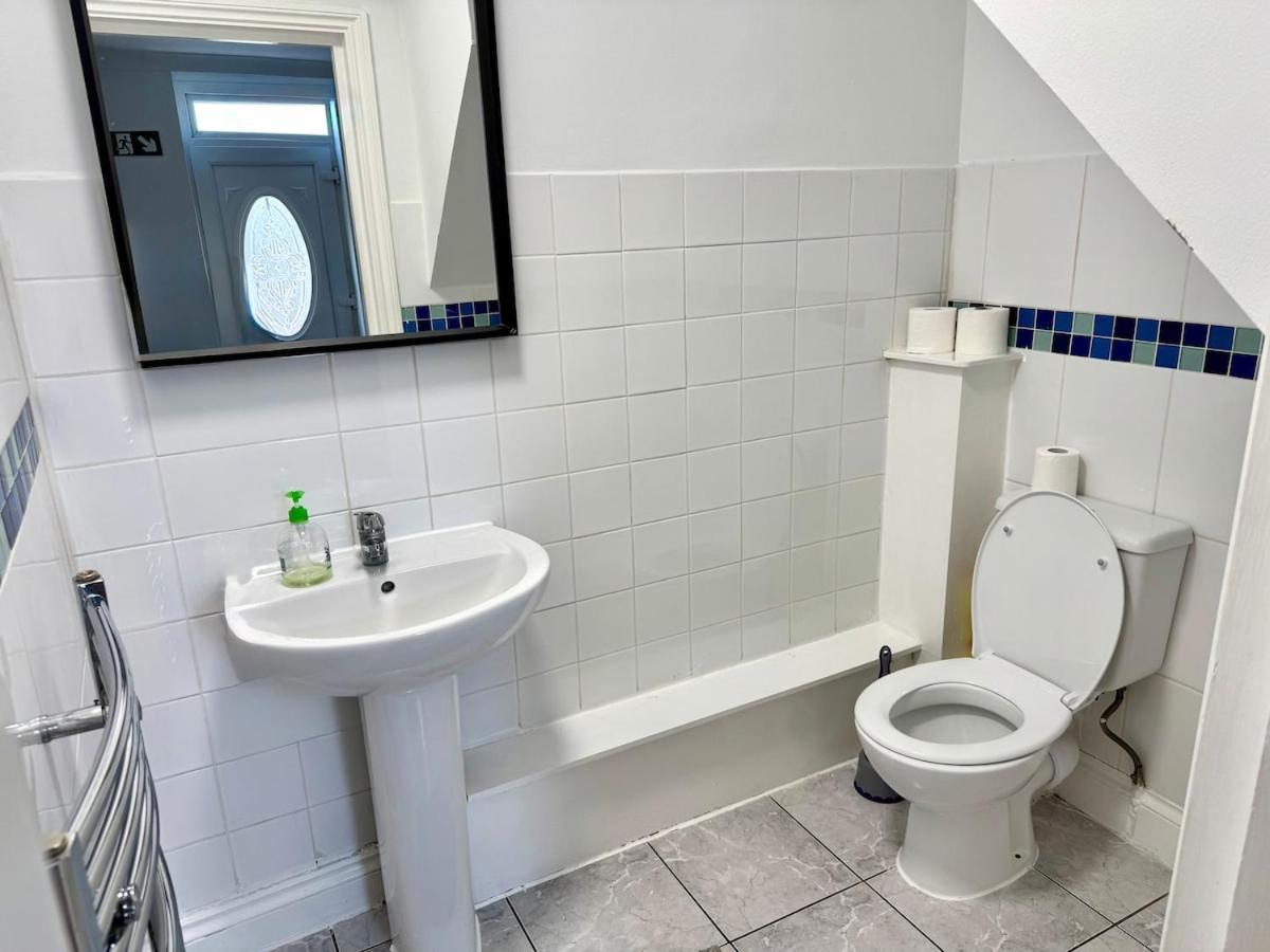 Spacious 3-bed With Garden, Private Parking, Smart Tv's, Fast Wi-fi * Londres