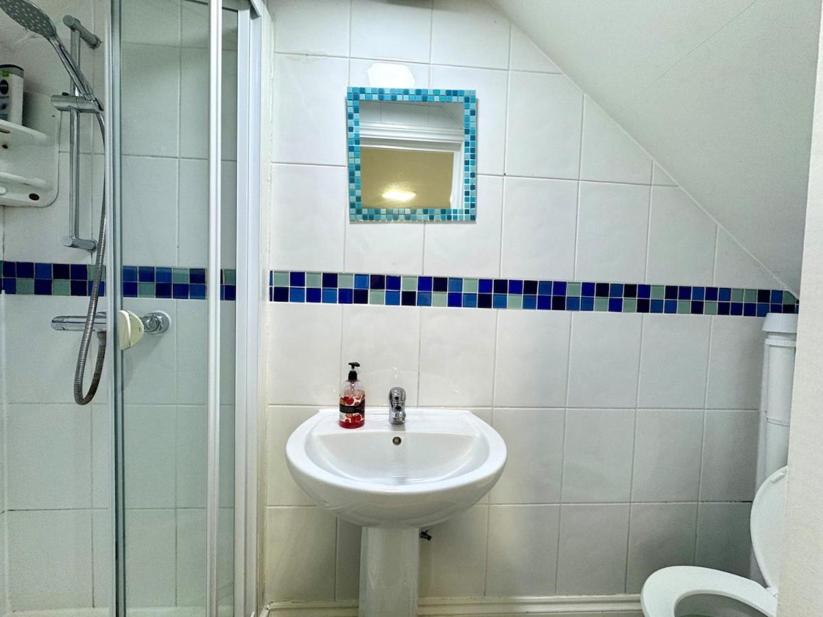 Spacious 3-bed With Garden, Private Parking, Smart Tv's, Fast Wi-fi * Londres