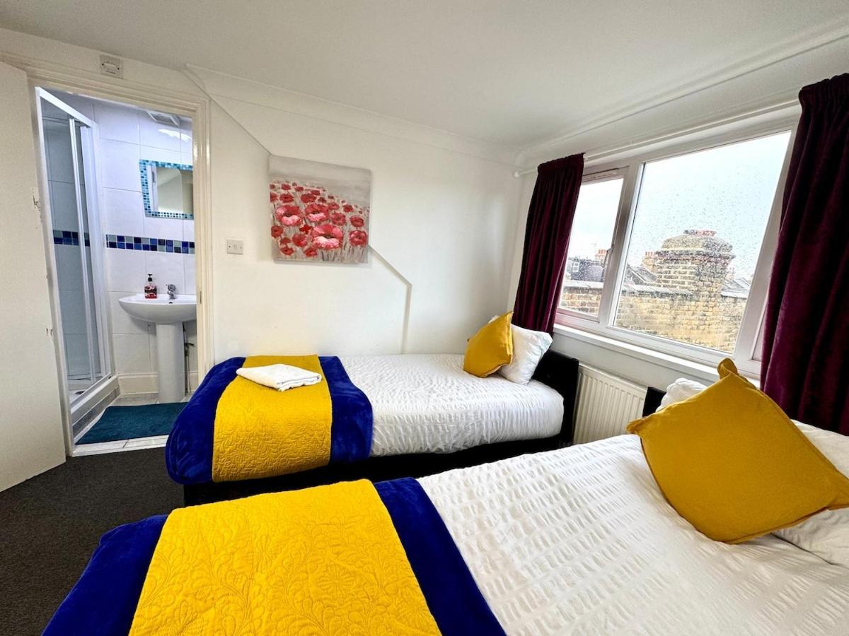 Spacious 3-bed With Garden, Private Parking, Smart Tv's, Fast Wi-fi Casa de férias