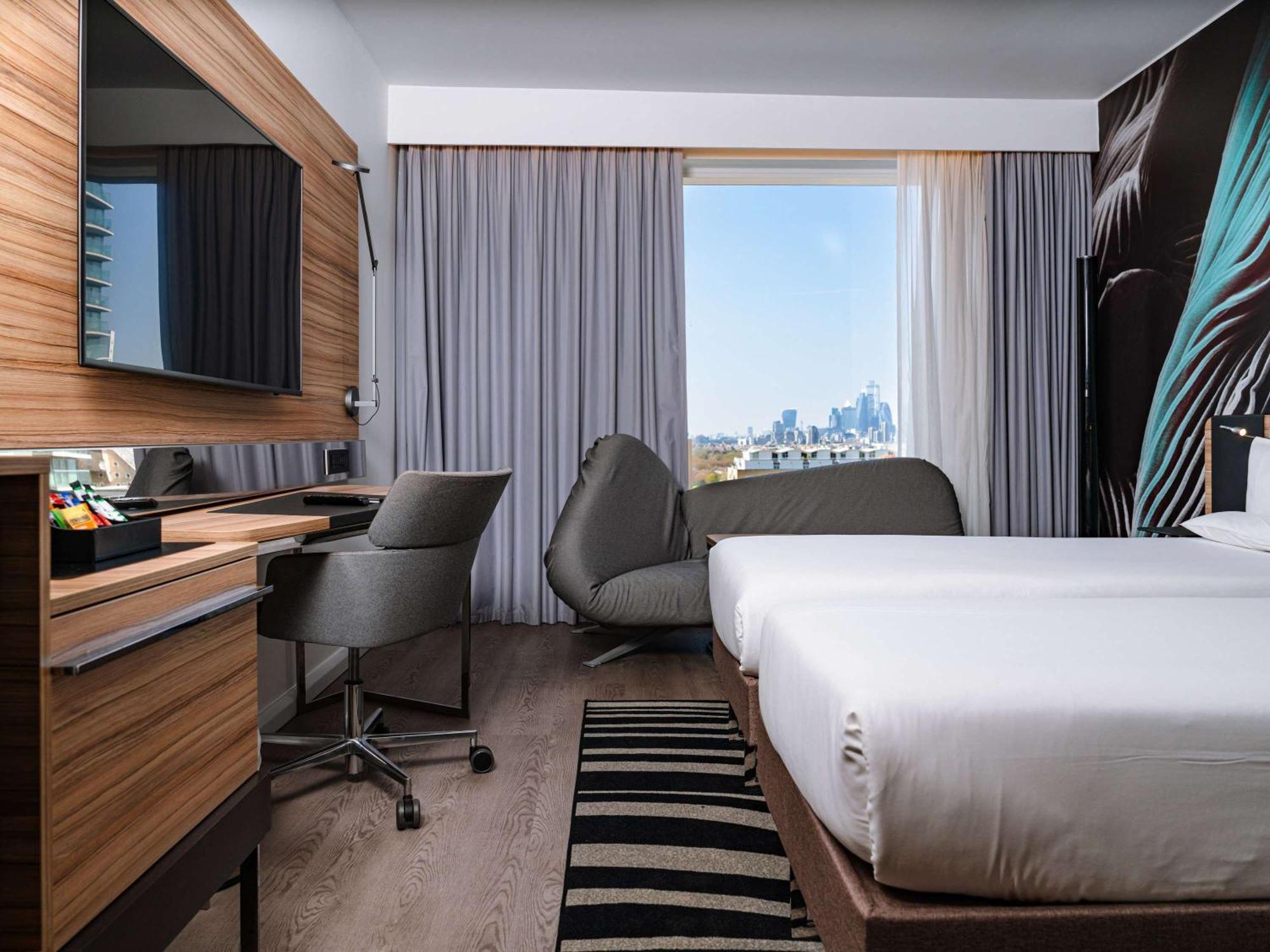 Novotel Canary Wharf Hotel 4*