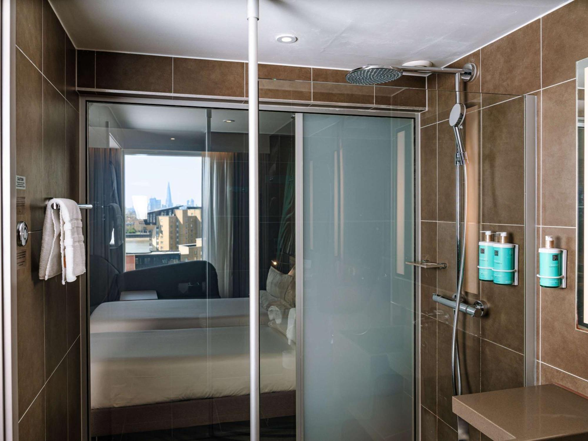 Novotel Canary Wharf 4*