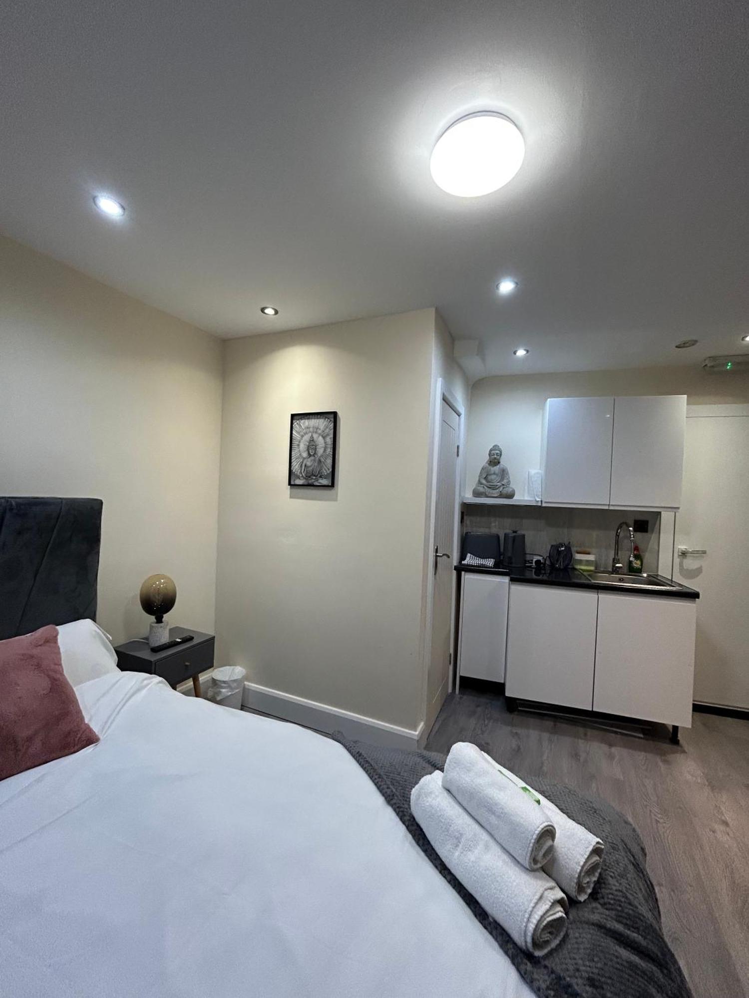 Shoreditch - And In The Apartment