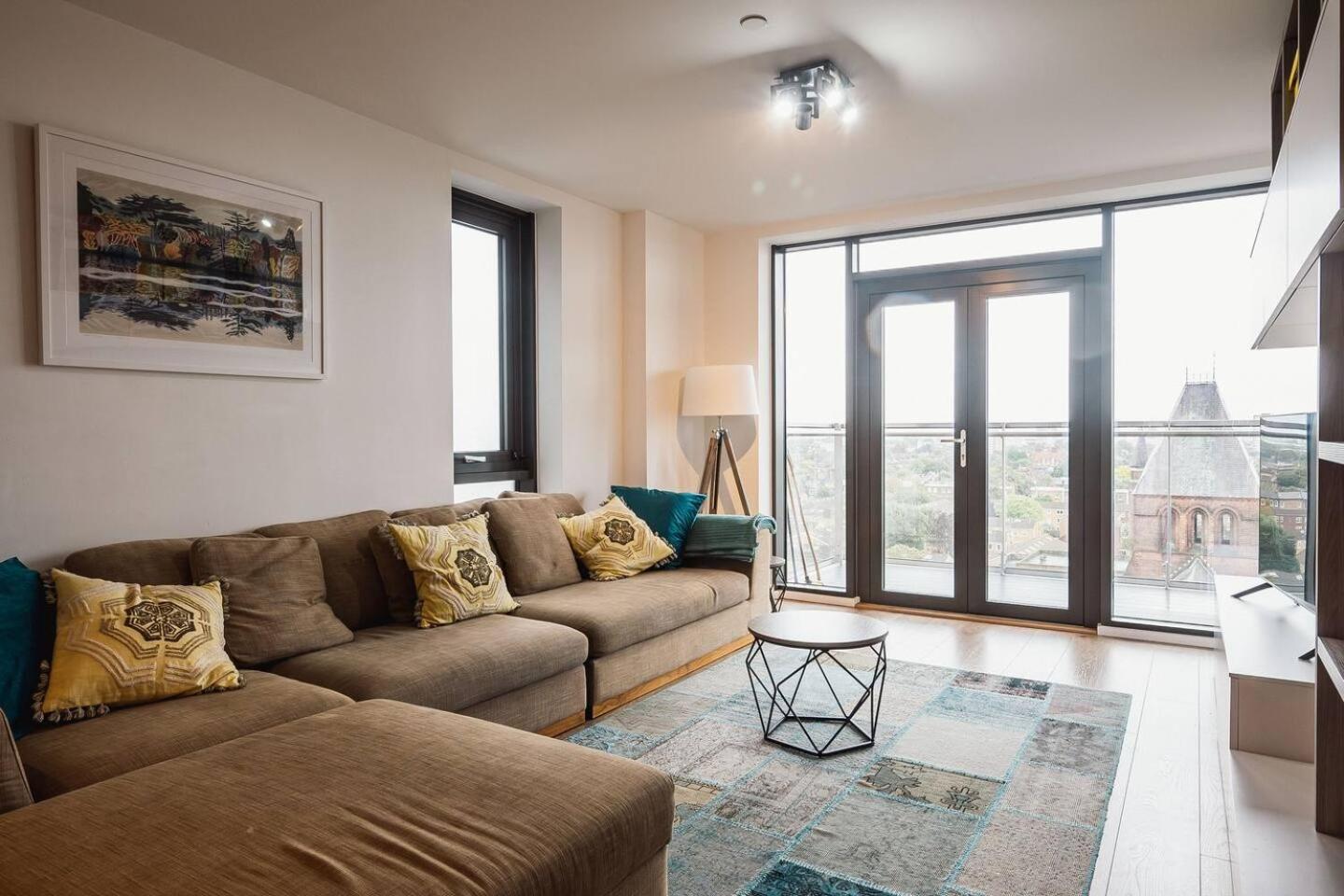 Apartment Pass The Keys 3 Bed 2 Bath With Stunning Views From The 8th Fl London
