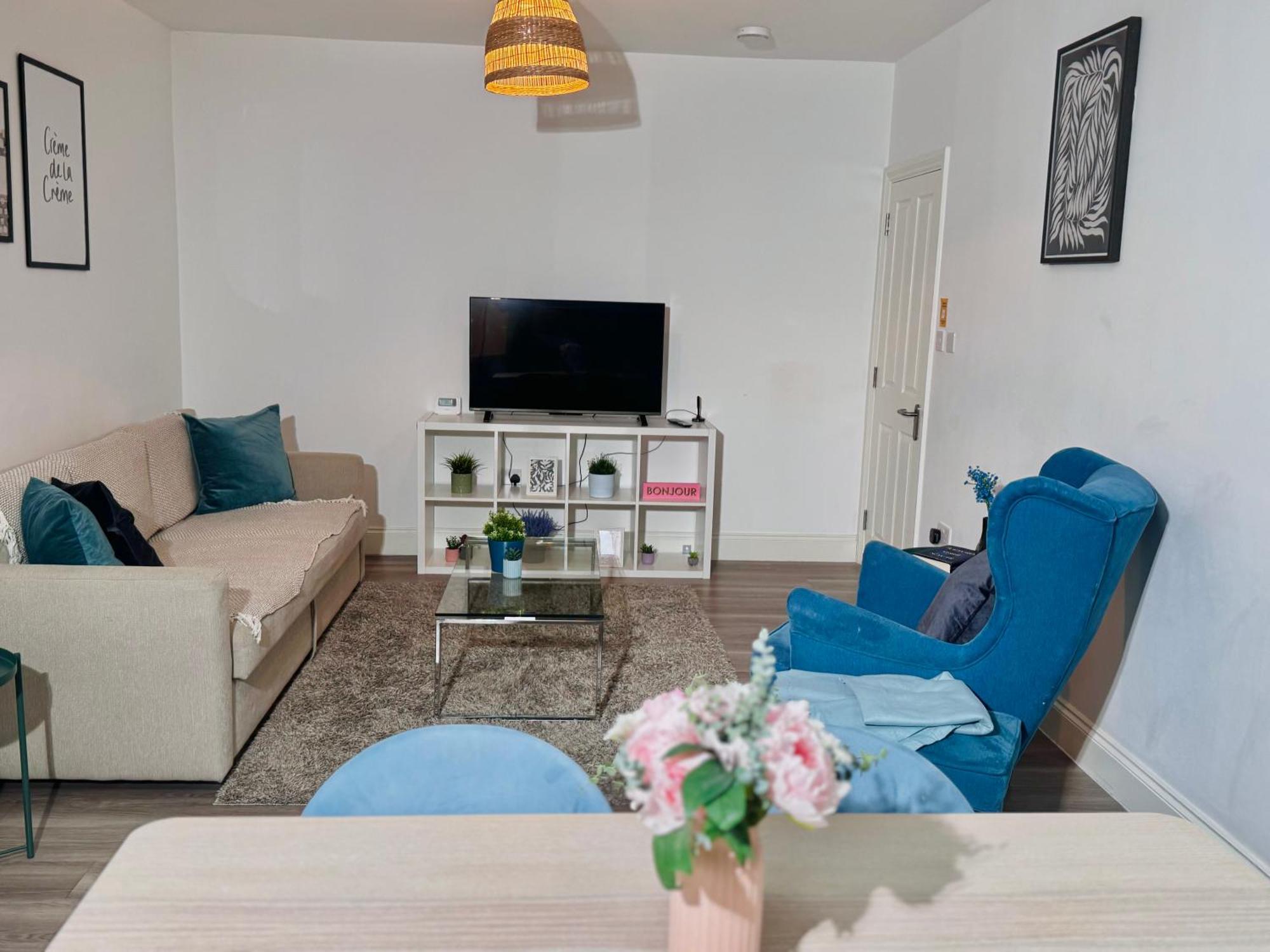 Apartment Cosy 1-bed Flat 30min To & Parking