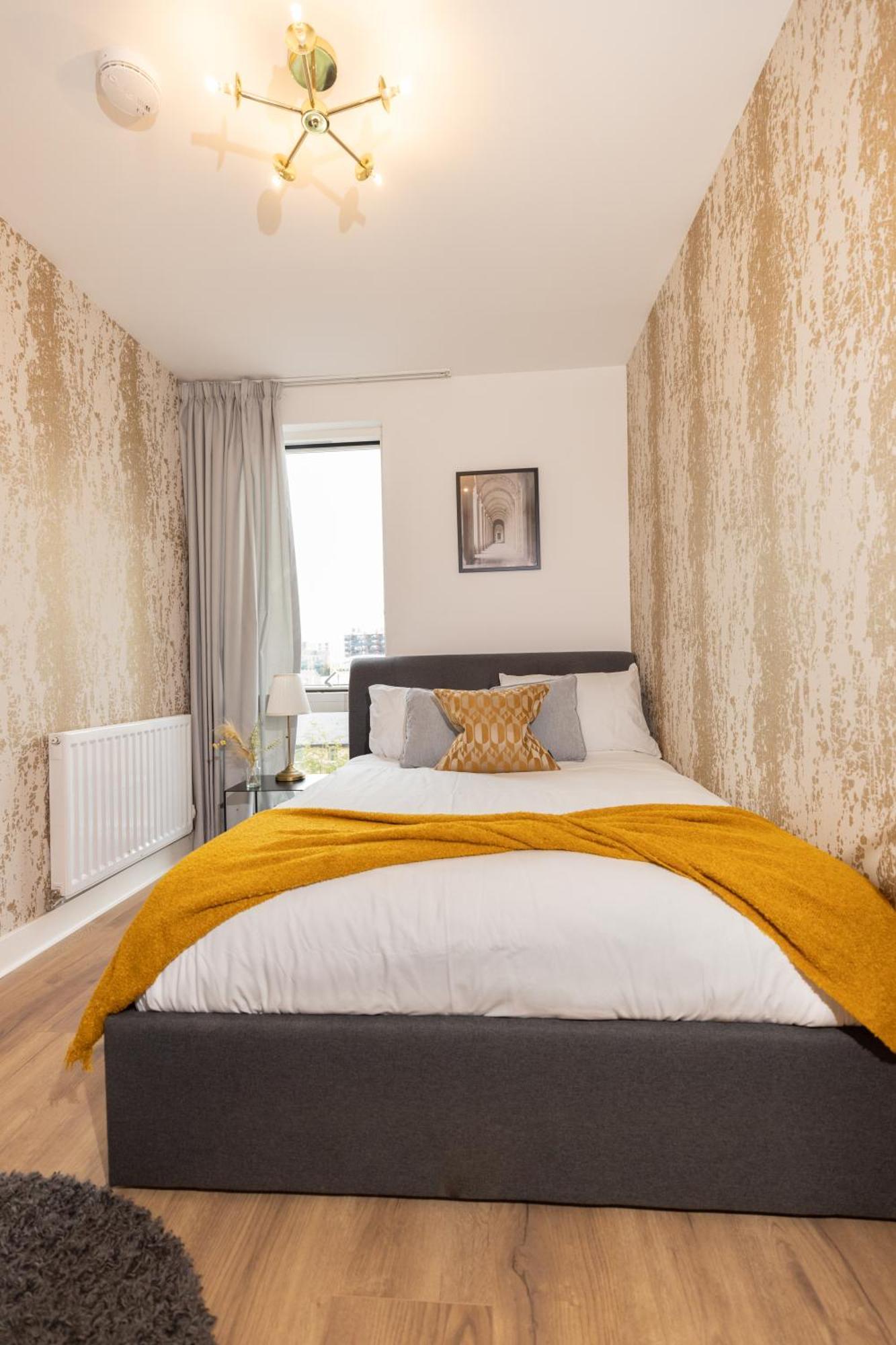 Stylish 3 Bed Near Downtown & Free Parking Apartamento
