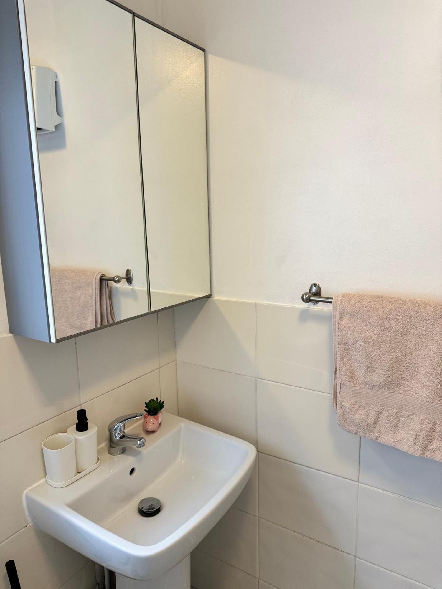 Apartment Tranquil 2 Bed Near Downtown & Free Parking *