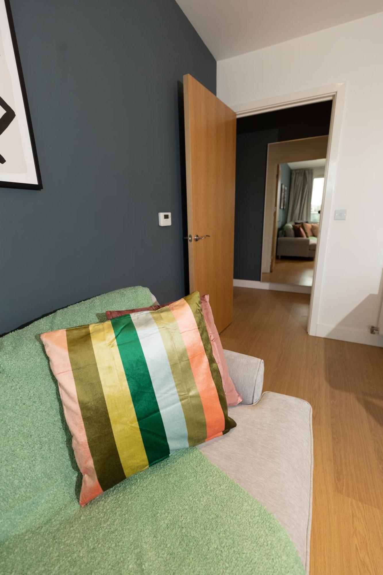 Stylish 3 Bed Near Downtown & Free Parking Apartamento