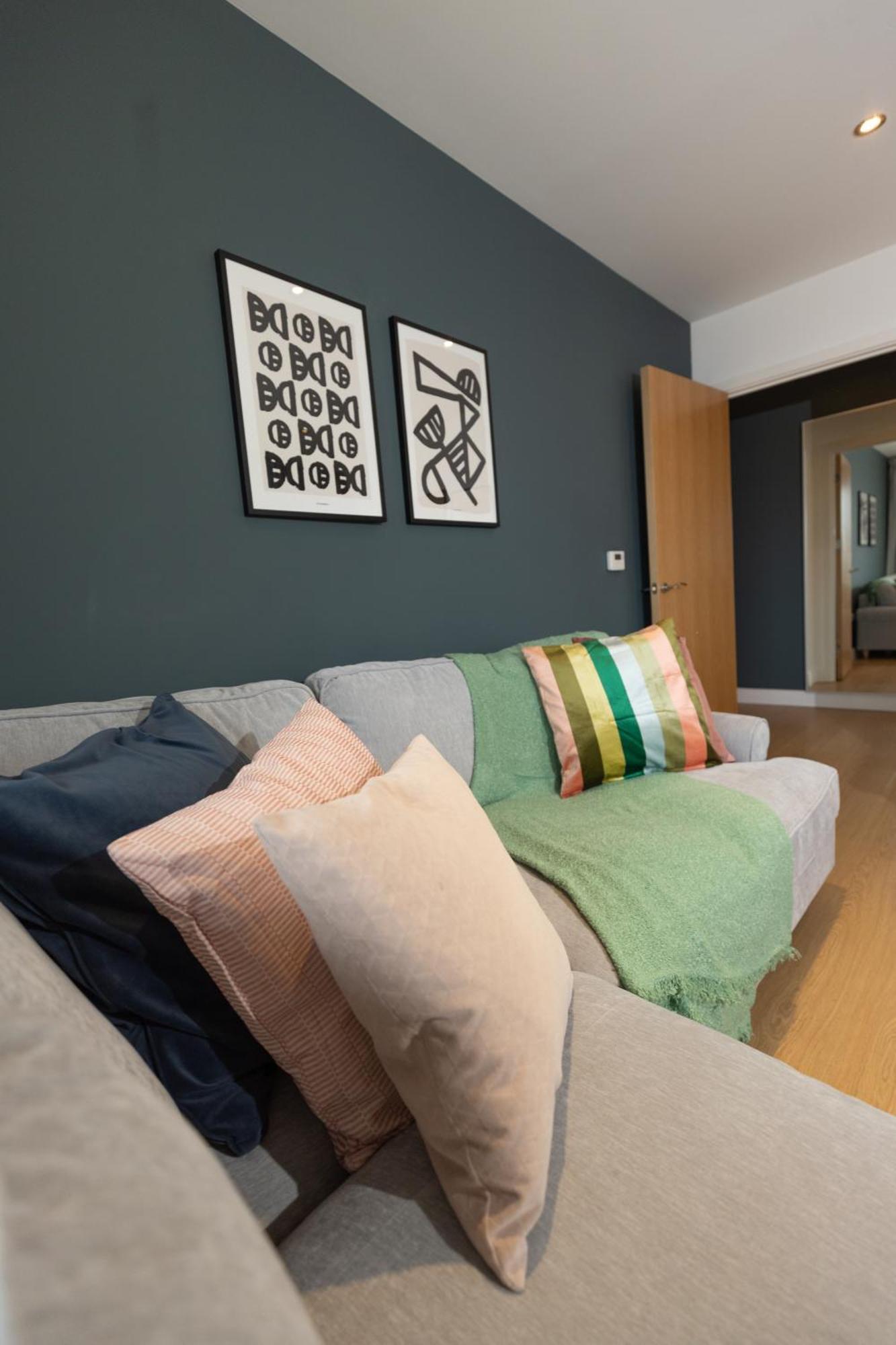 Stylish 3 Bed Near Downtown & Free Parking Apartamento *