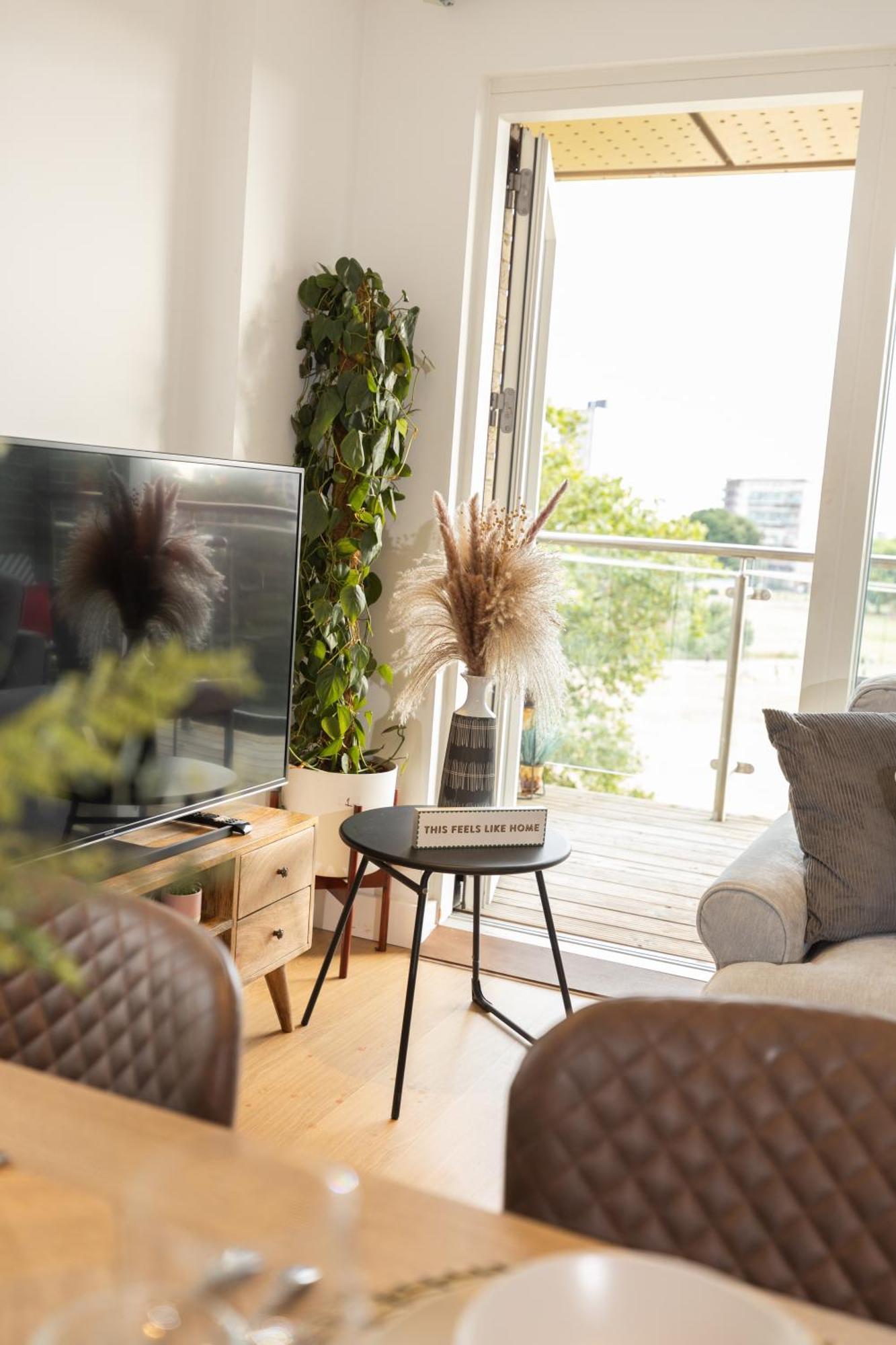 Stylish 3 Bed Near Downtown & Free Parking Apartamento *