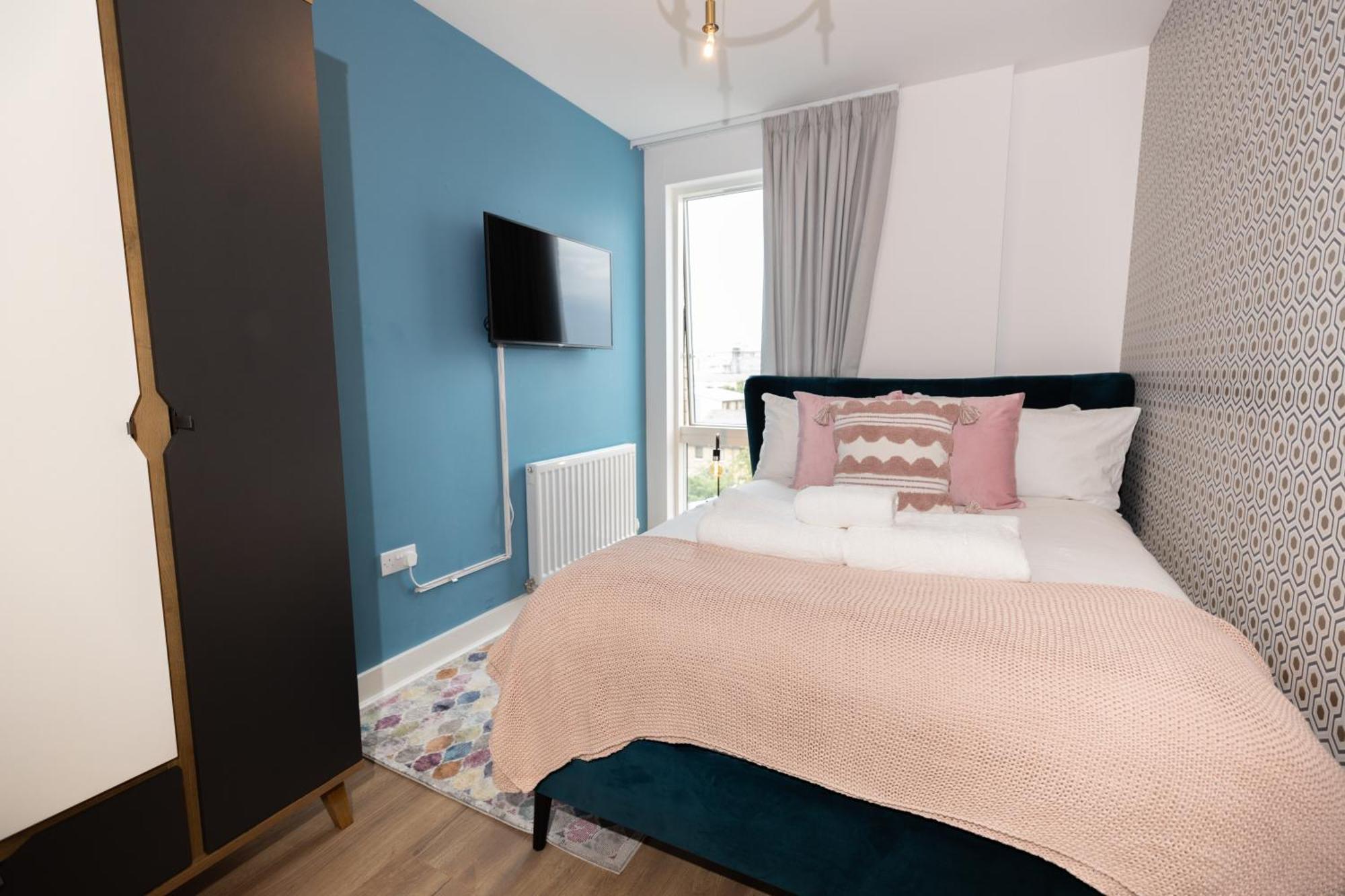 Stylish 3 Bed Near Downtown & Free Parking Apartamento