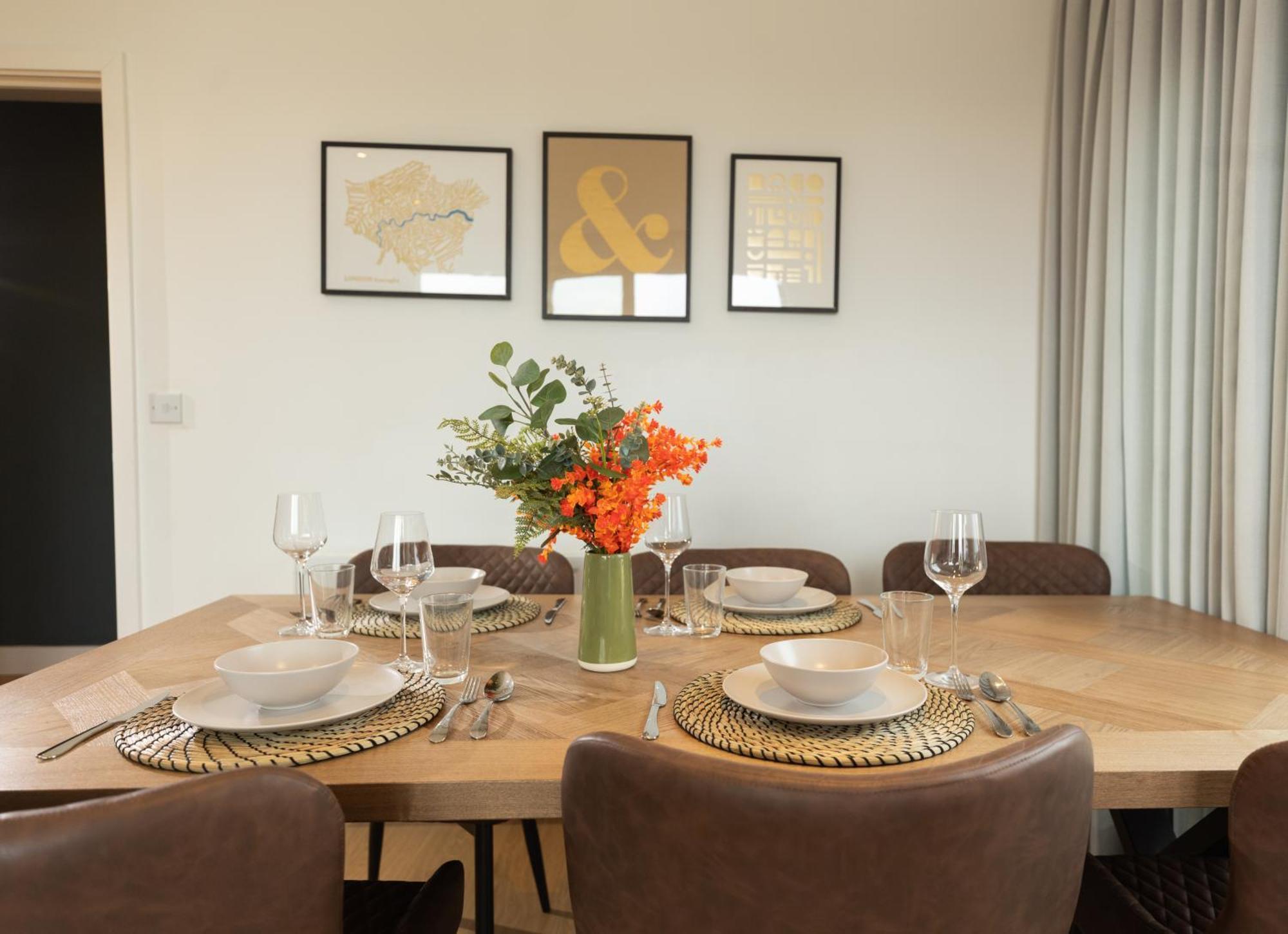 Stylish 3 Bed Near Downtown & Free Parking Apartamento