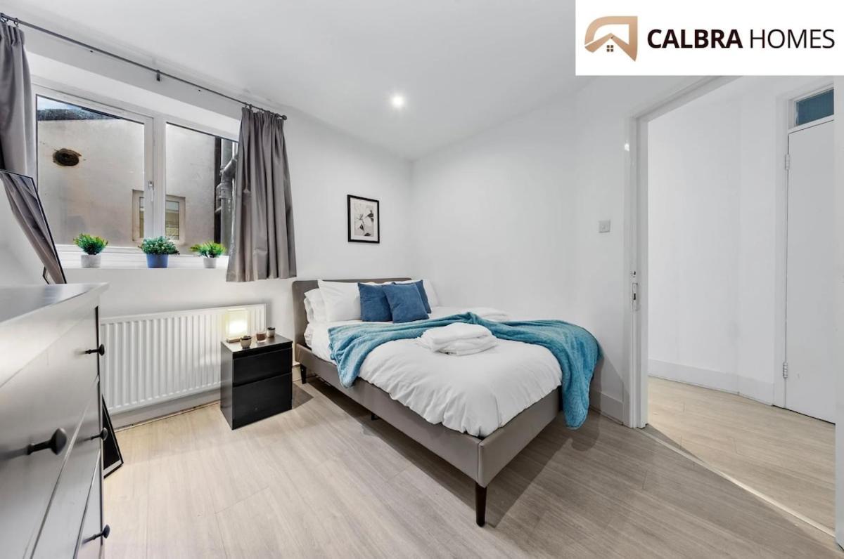 Urban Hideaway, Private Garden, 2 Mins To Station Apartment London