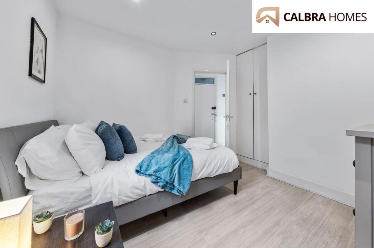 Apartment Urban Hideaway, Private Garden, 2 Mins To Station London