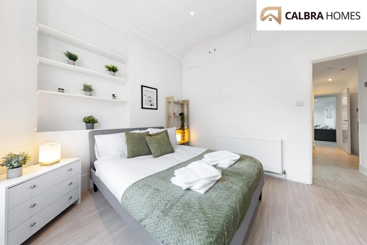 Urban Hideaway, Private Garden, 2 Mins To Station Apartment London