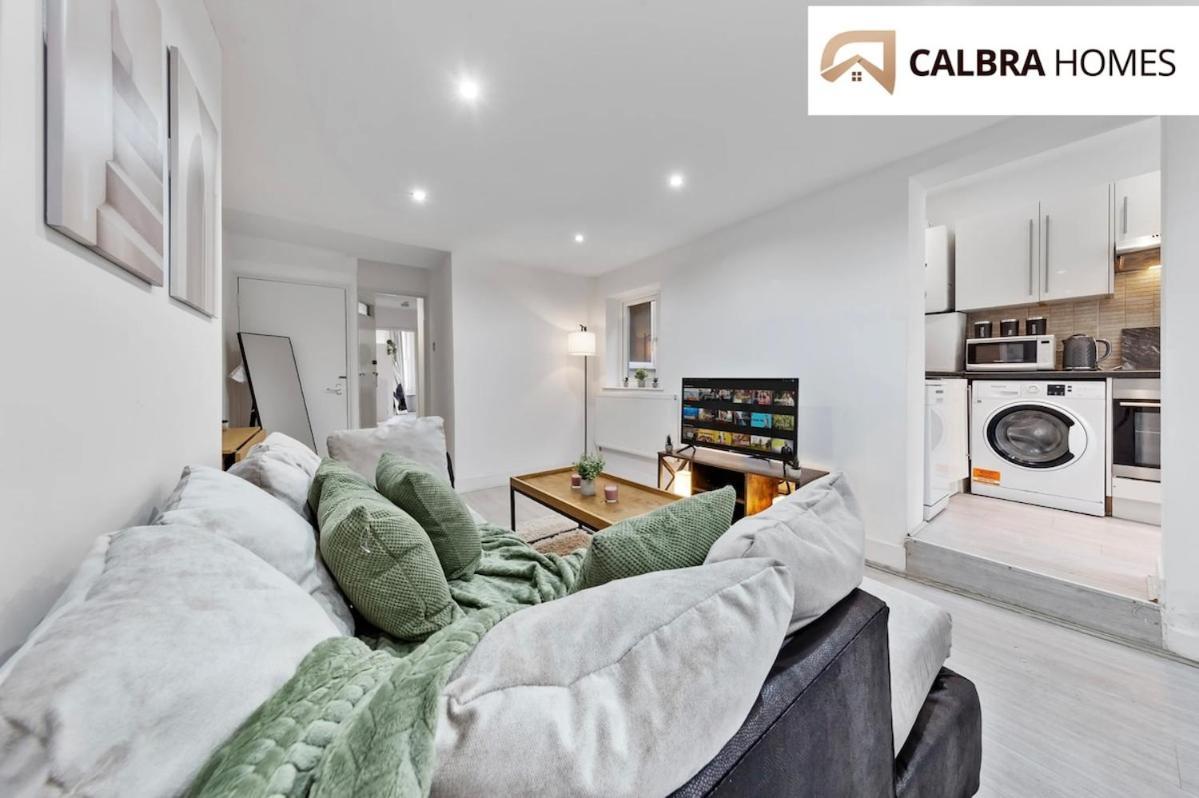 Apartment Urban Hideaway, Private Garden, 2 Mins To Station London