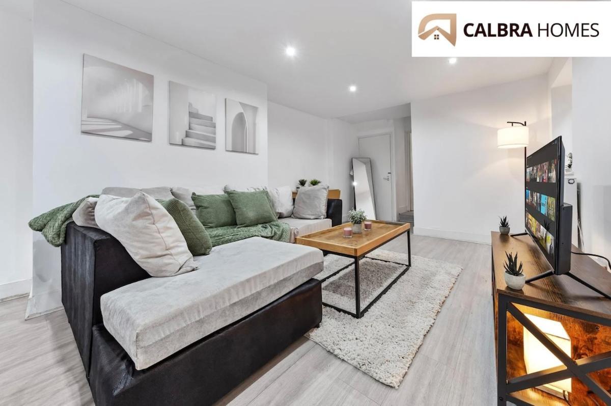 Urban Hideaway, Private Garden, 2 Mins To Station Apartment