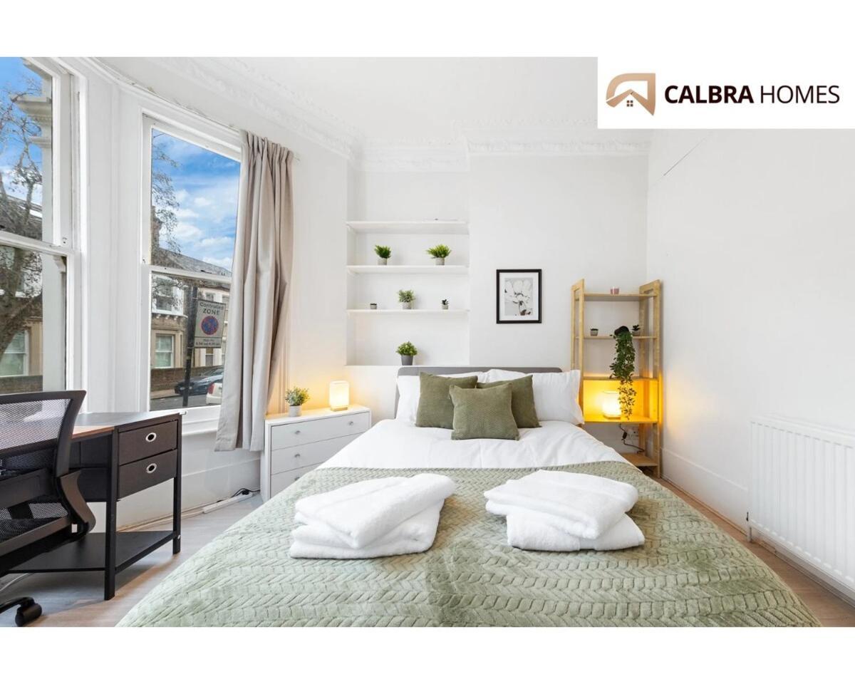 Urban Hideaway, Private Garden, 2 Mins To Station Apartment *