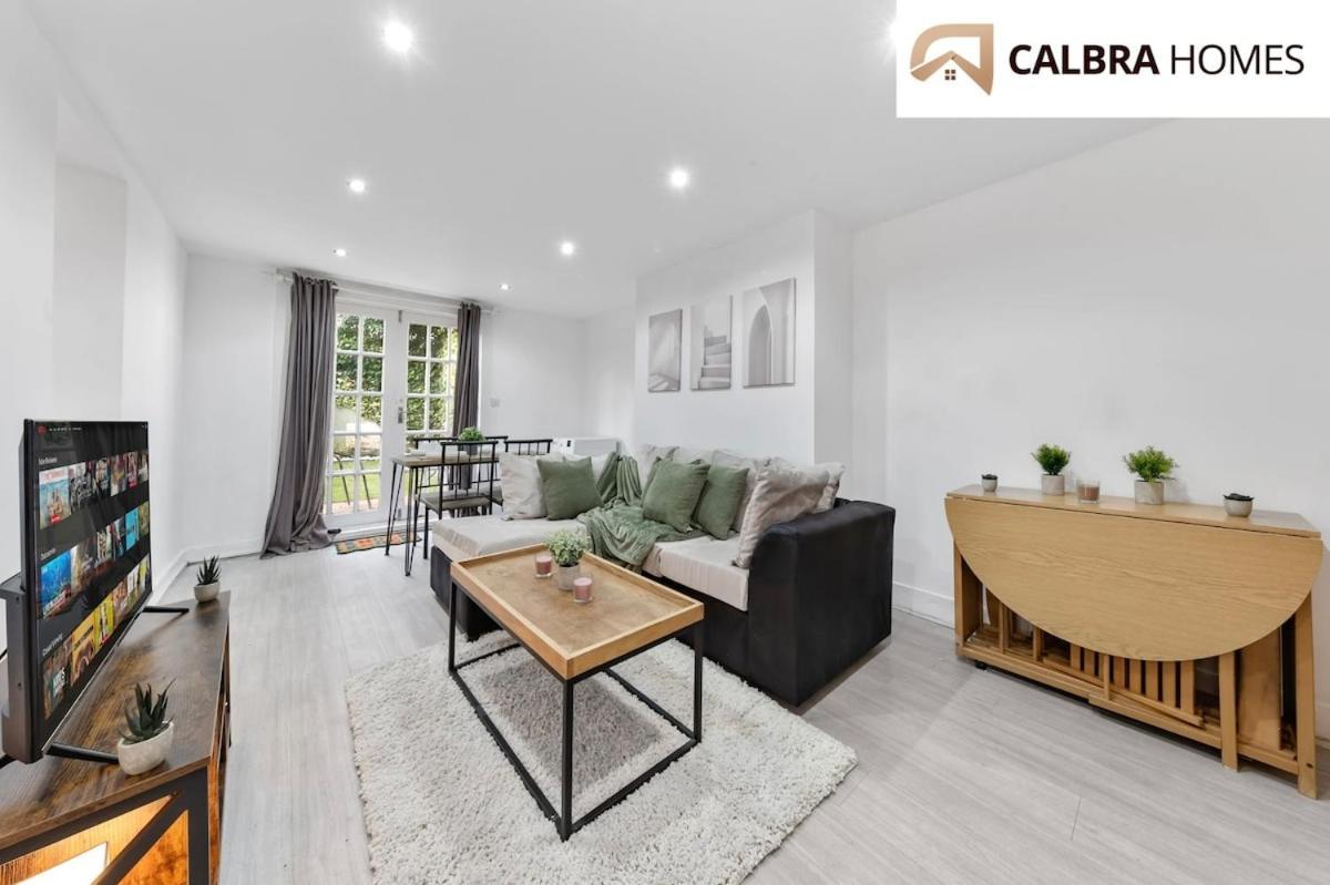 Apartment Urban Hideaway, Private Garden, 2 Mins To Station London