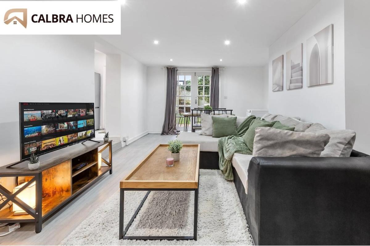 Urban Hideaway, Private Garden, 2 Mins To Station Apartment
