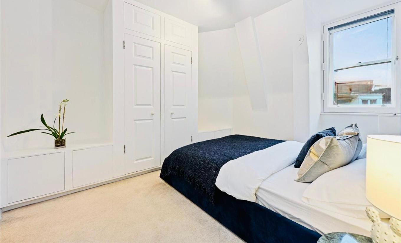 Unrivaled Elegance In 3 Bedroom Covent Garden London