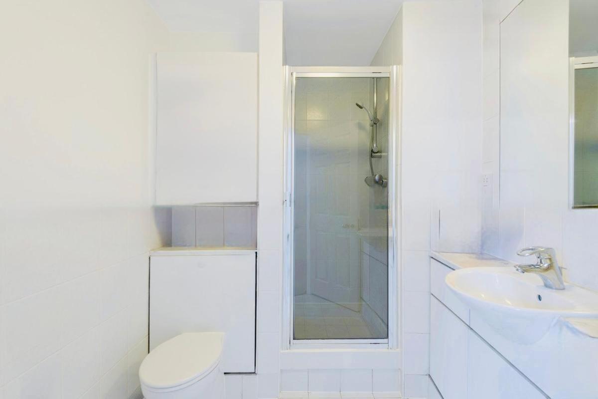 Unrivaled Elegance In 3 Bedroom Covent Garden Apartment