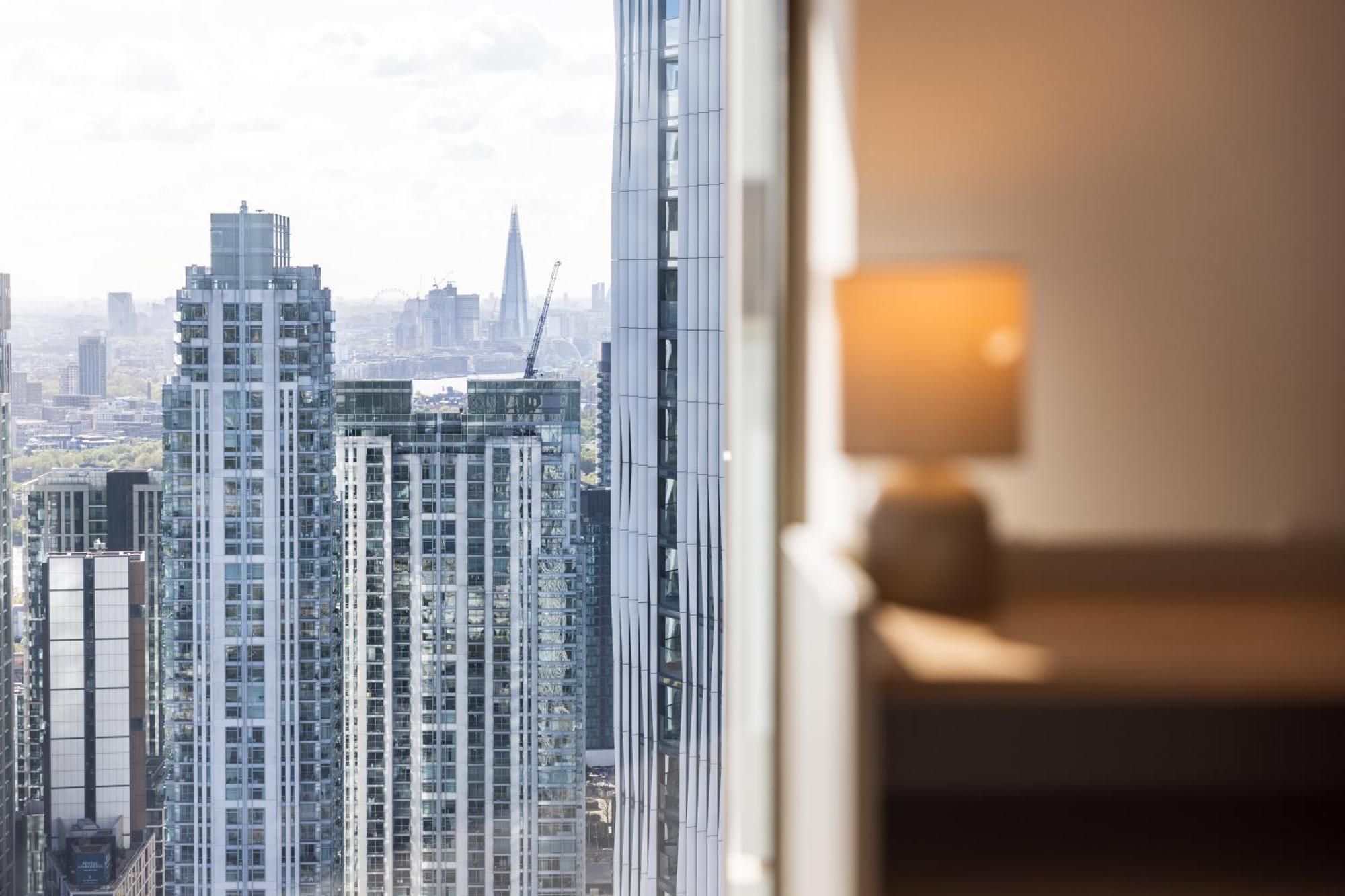 Modern 1-bedroom - Stunning Canary Wharf Views * London