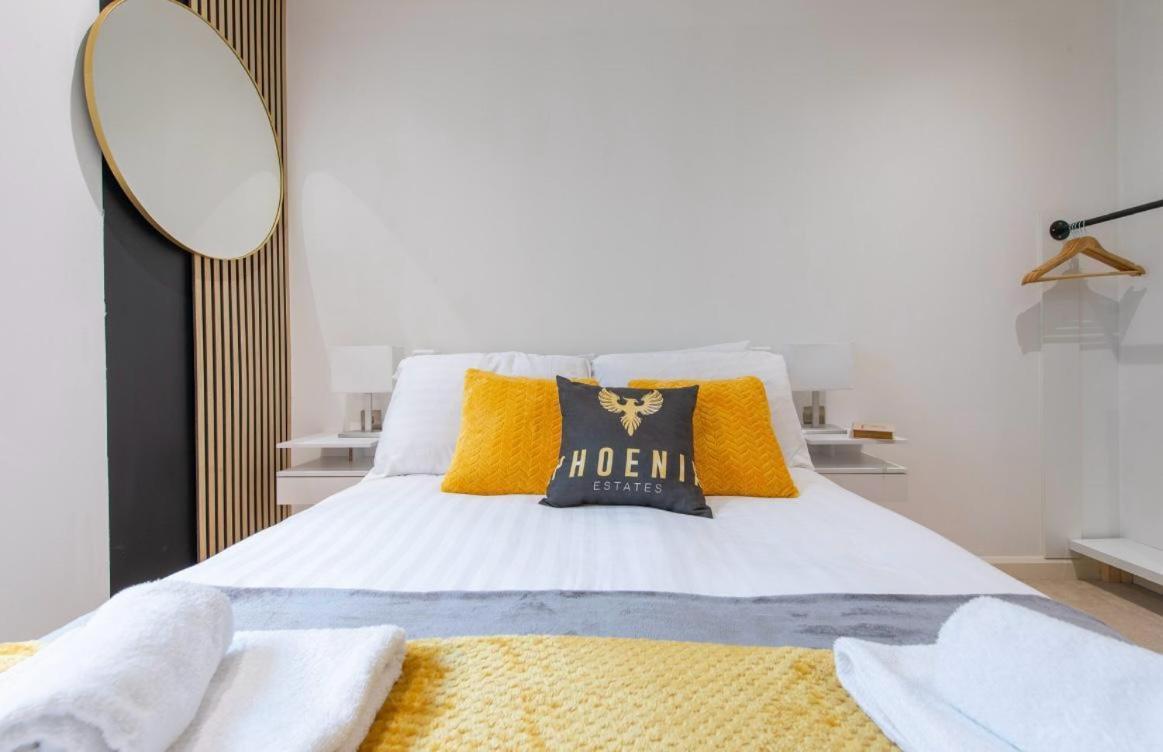 Stunning 3-bedroom, 2-bathroom, Garden & Hot Tub, West Kensington *