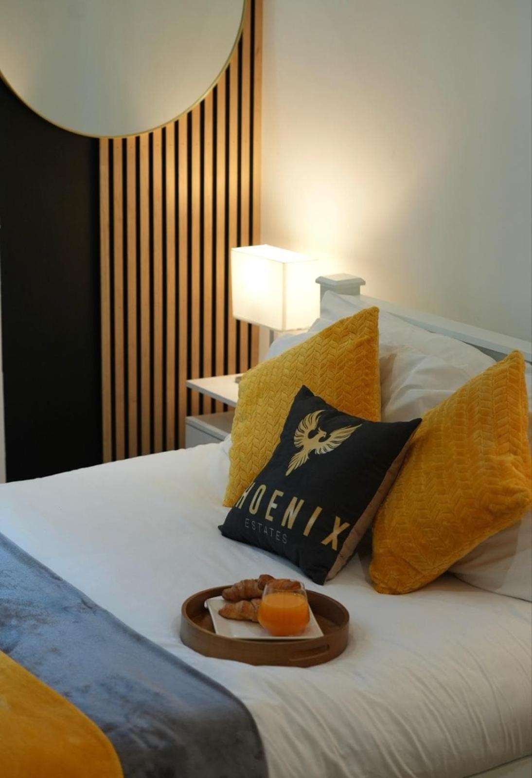 Stunning 3-bedroom, 2-bathroom, Garden & Hot Tub, West Kensington Apartment