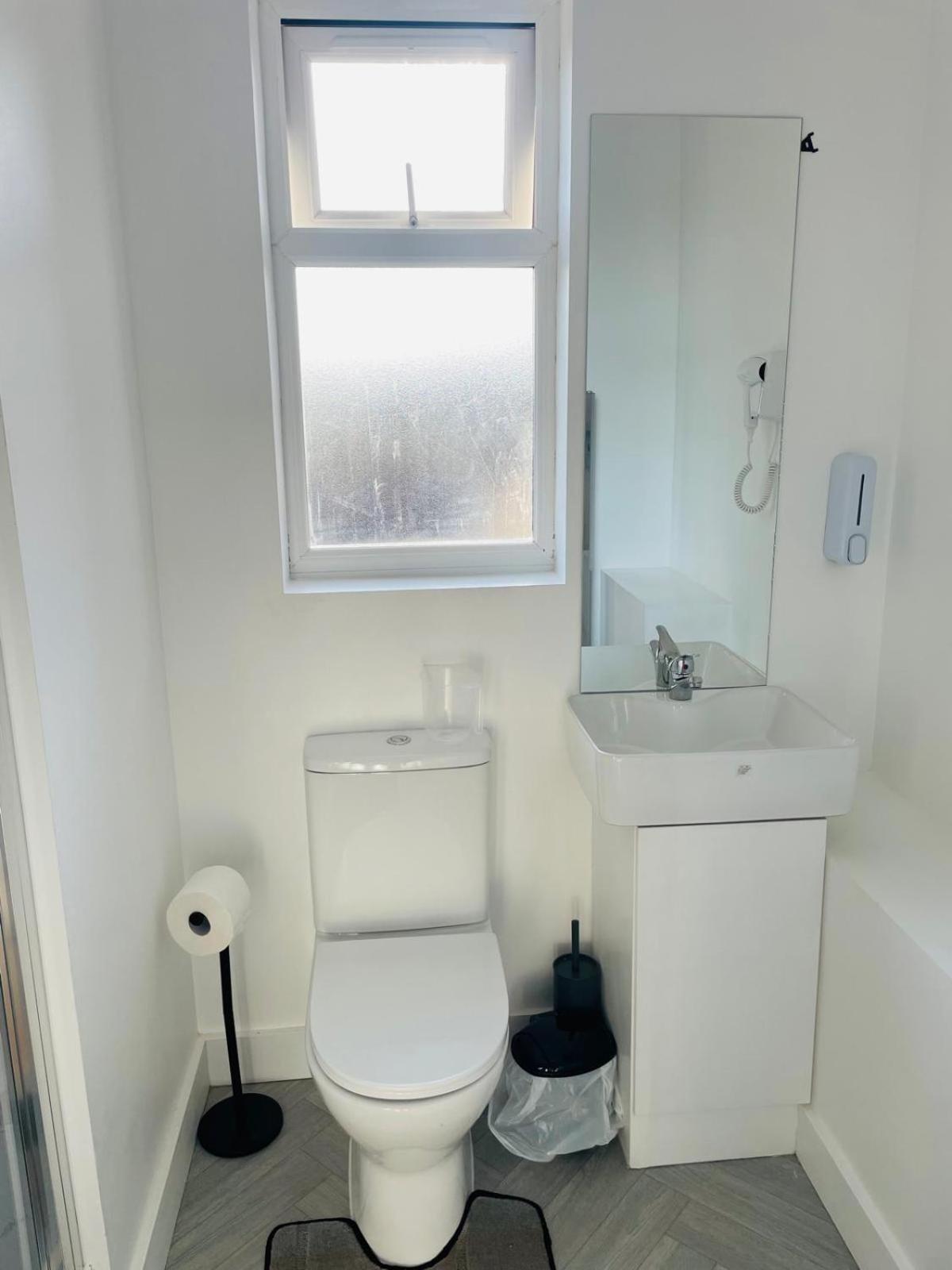 Dorset House At Upton Park Guest house London