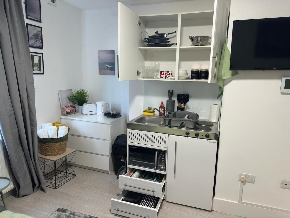 Bright Apt, Great Connection 2b * London