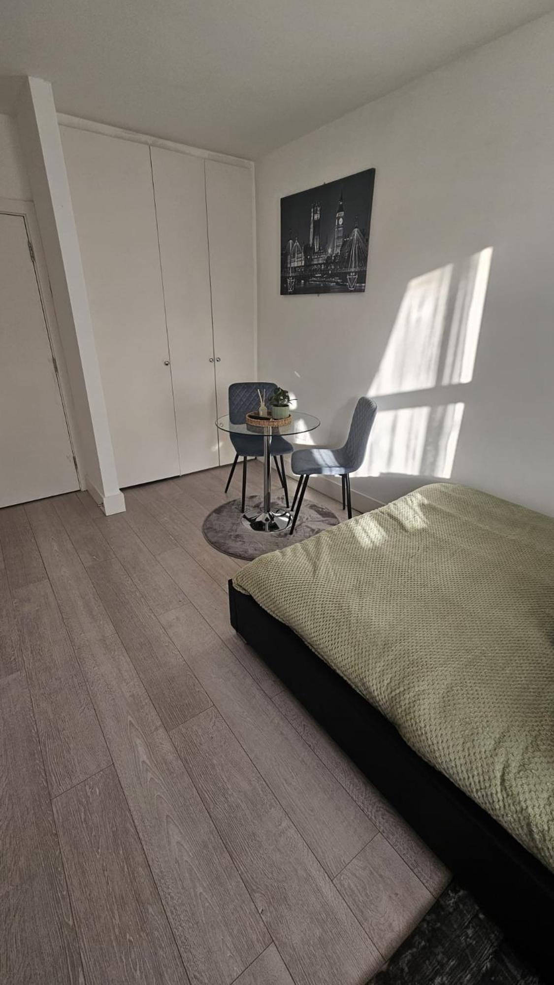 Bright Apt, Great Connection 2b Apartment London