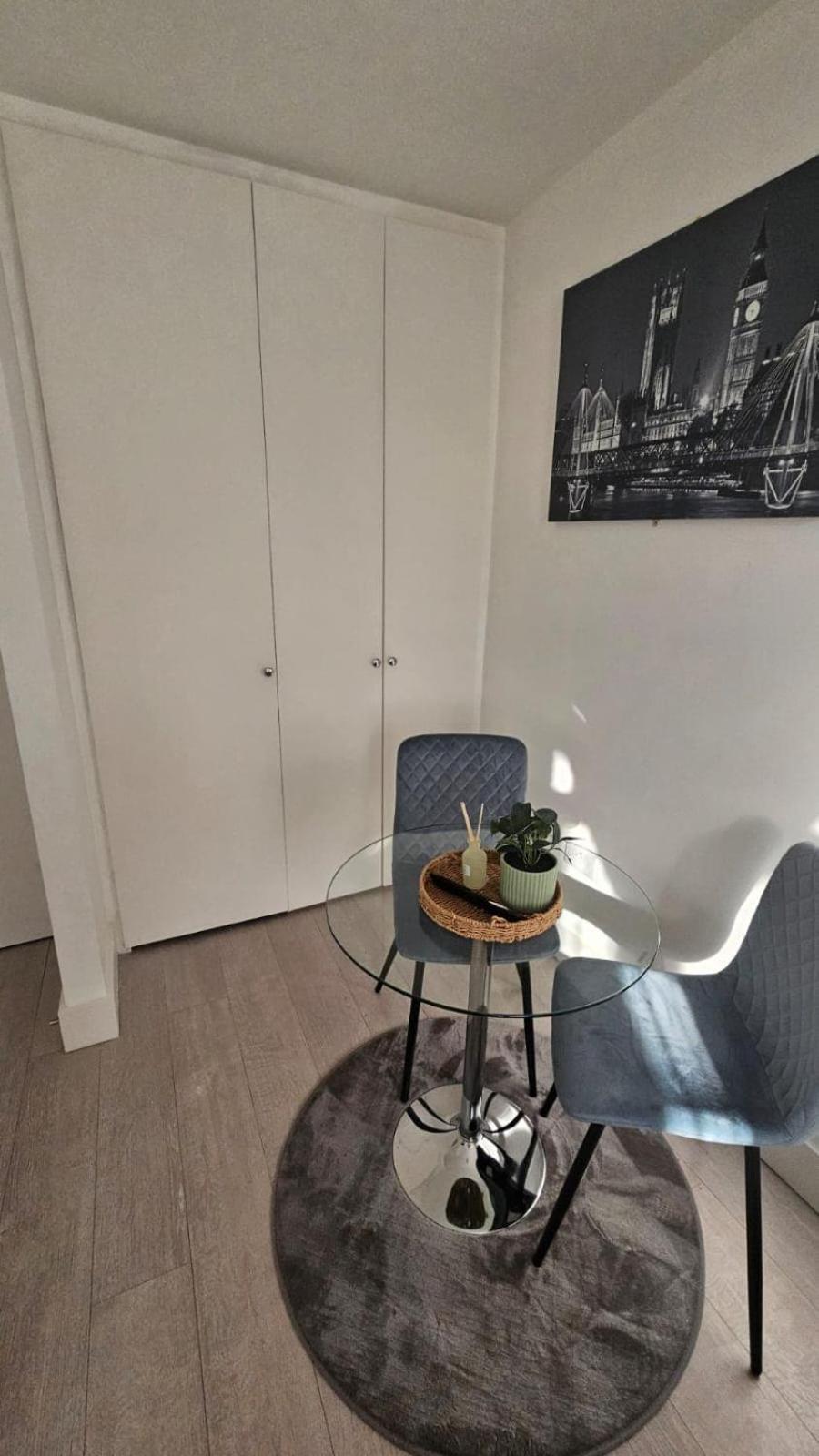 Bright Apt, Great Connection 2b *