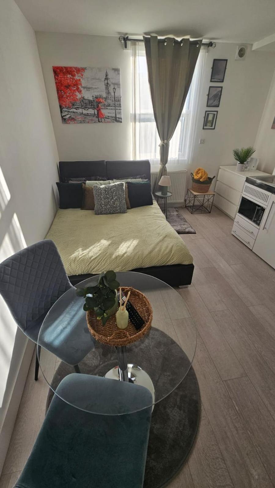 Bright Apt, Great Connection 2b * London