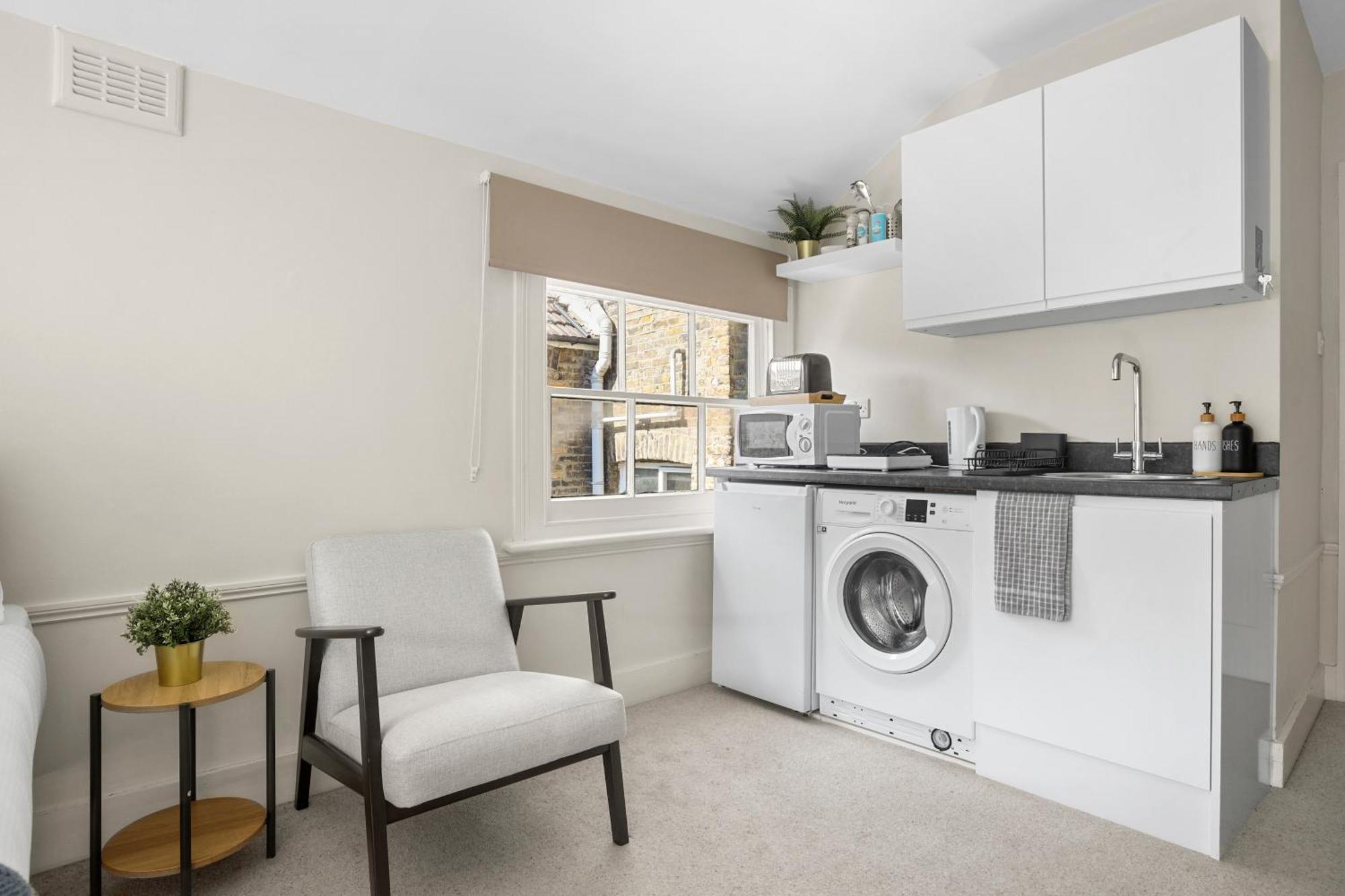 Stylish Private And Ensuite Near The Oval London