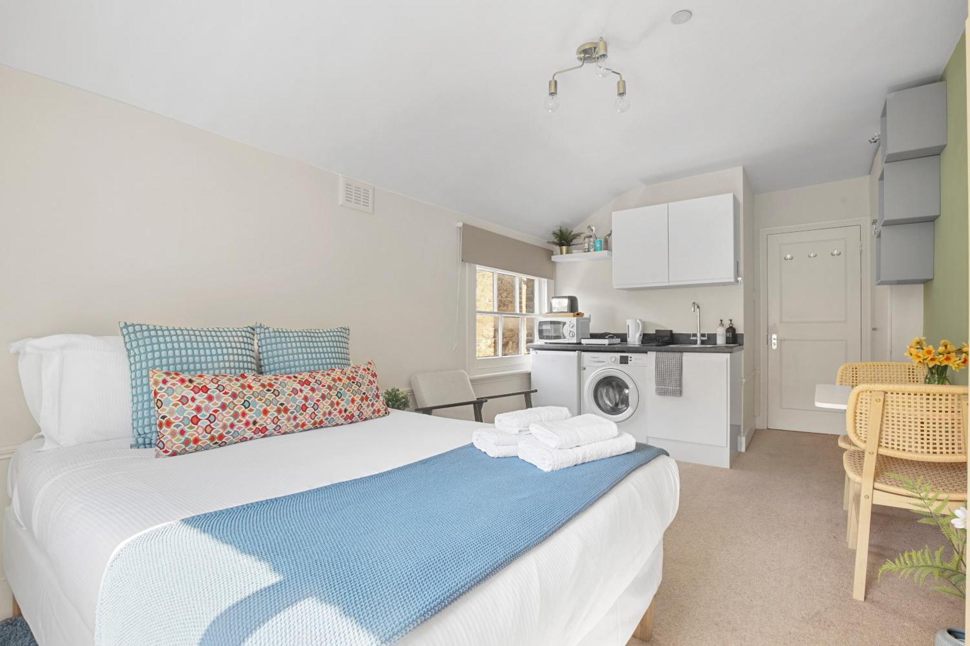 Apartment Stylish Private And Ensuite Near The Oval *