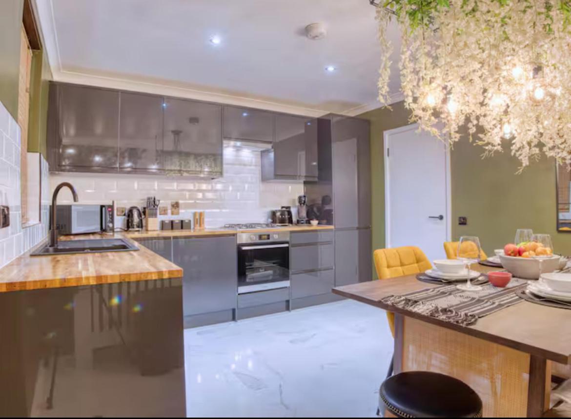 The Zen Den With Hot Tub And Garden * London