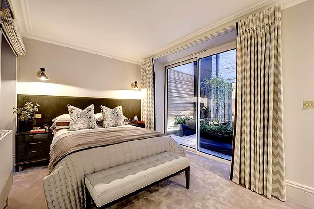 Apartment Stunning-hyde Park- 2bed-2bath Luxury Single Level