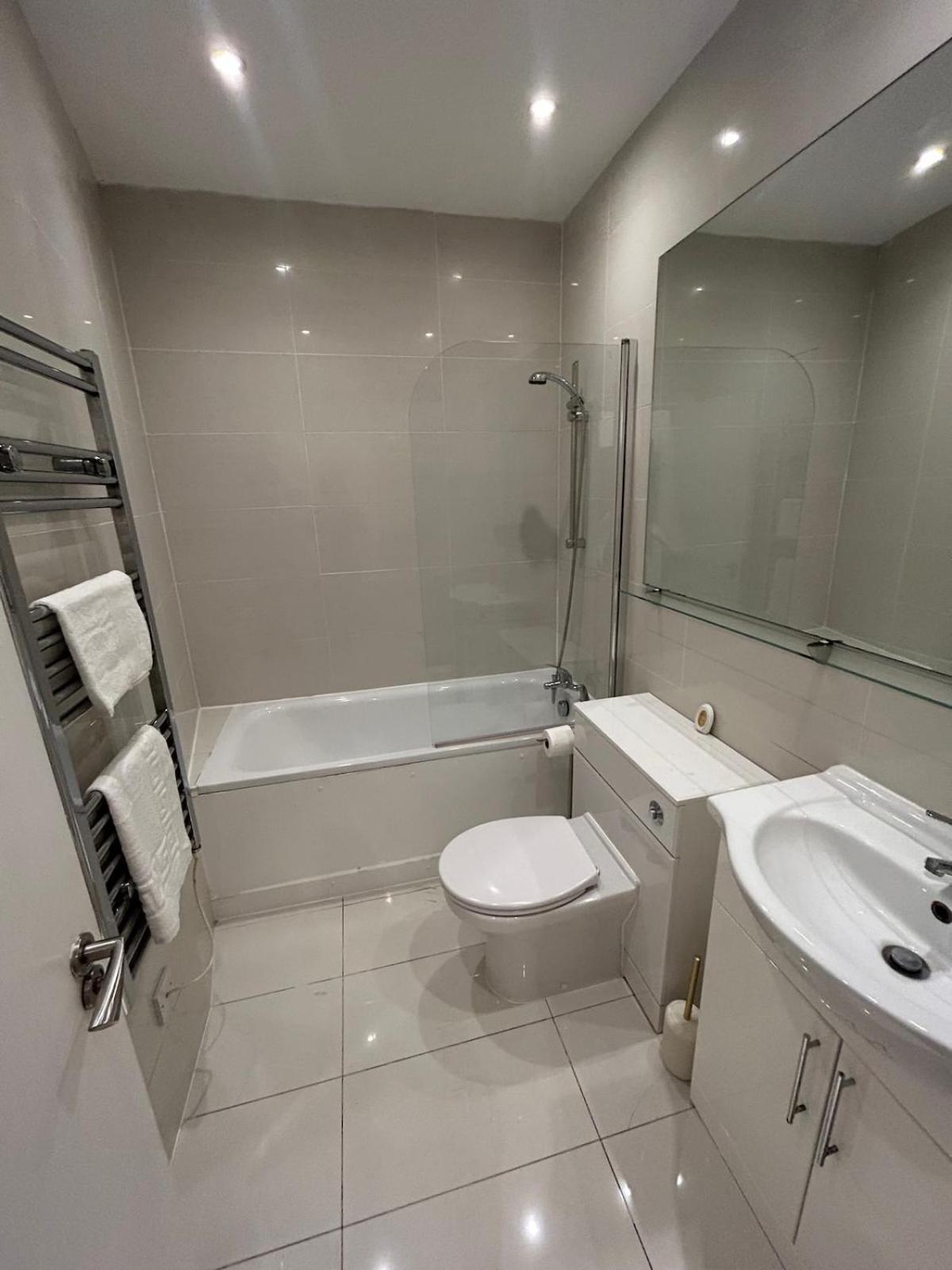 2 Bed Stylish Apartment, Vibrant Hoxton