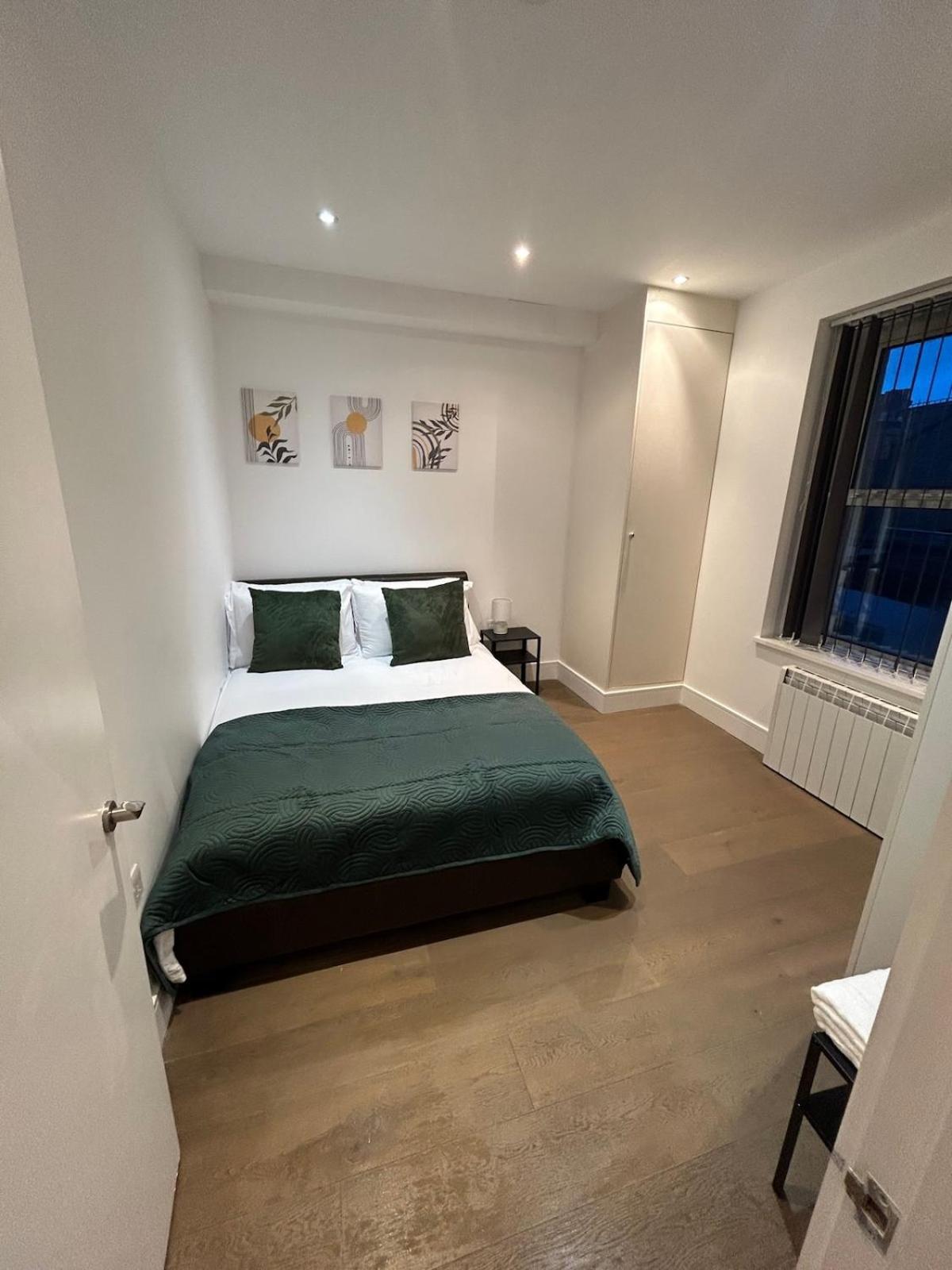 2 Bed Stylish Apartment, Vibrant Hoxton Apartment London