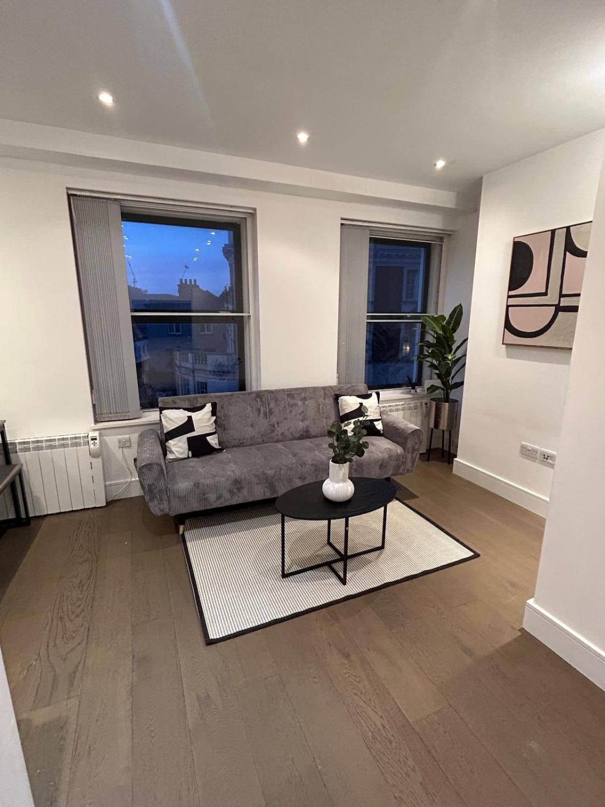 2 Bed Stylish Apartment, Vibrant Hoxton Apartment