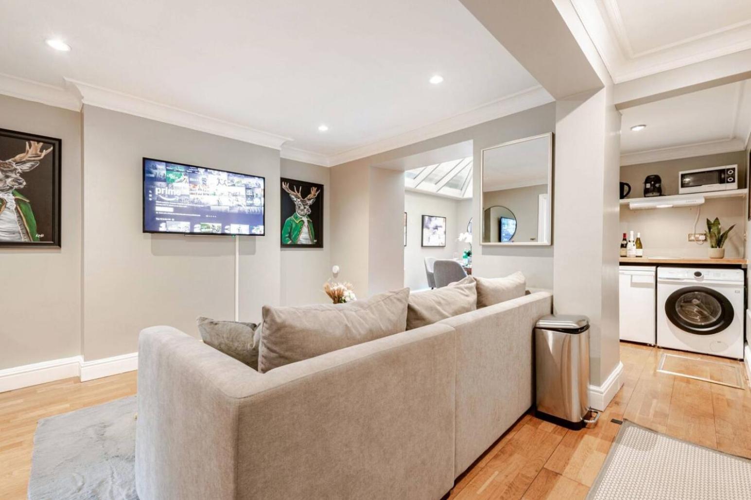 Grand Victorian Mansion By Buckingham Palace Holiday home London