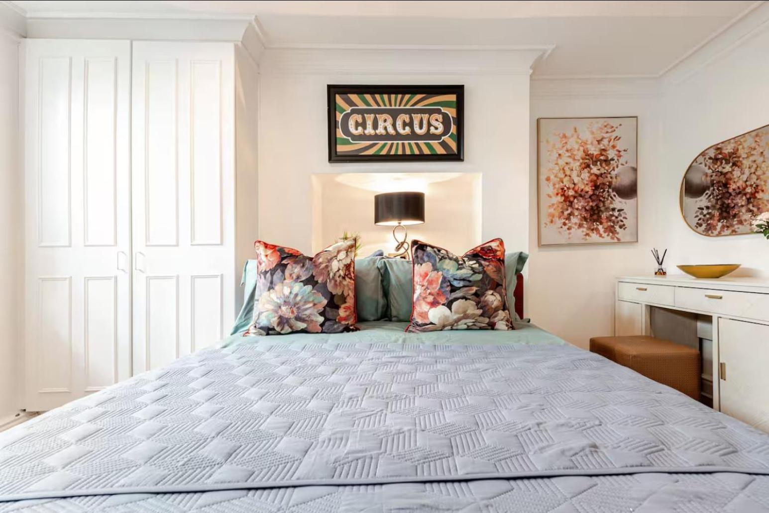 Private 2 Bed Cosy By Royal Palace